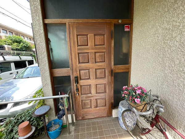 東京都目黒区・T様邸　木製玄関ドア、支柱、ベランダ手摺塗装工事 (6)