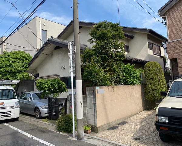 東京都目黒区・T様邸　木製玄関ドア、支柱、ベランダ手摺塗装工事 (2)