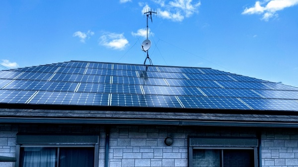 太陽光パネル設置住宅、屋根塗装は必要？どう塗装する？ (4)