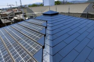 太陽光パネル設置住宅、屋根塗装は必要？どう塗装する？ (1)