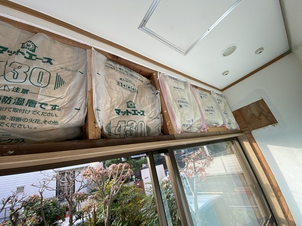 町田市-O様邸-サッシ廻り-断熱-防湿シート