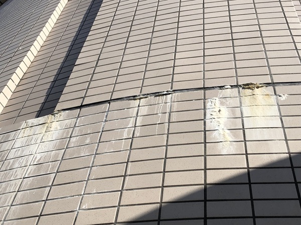 外壁のひび割れ・浮き・剥がれはなぜ起こる？正しい補修方法を徹底解説-劣化