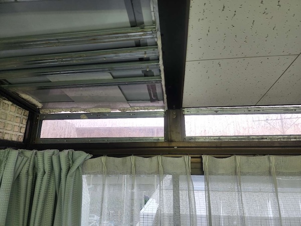 世田谷区K社様ポリカ屋根補修工事：現地調査室内