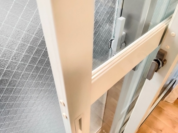 一般的な住宅の窓サッシの構造 室内側から見た様子